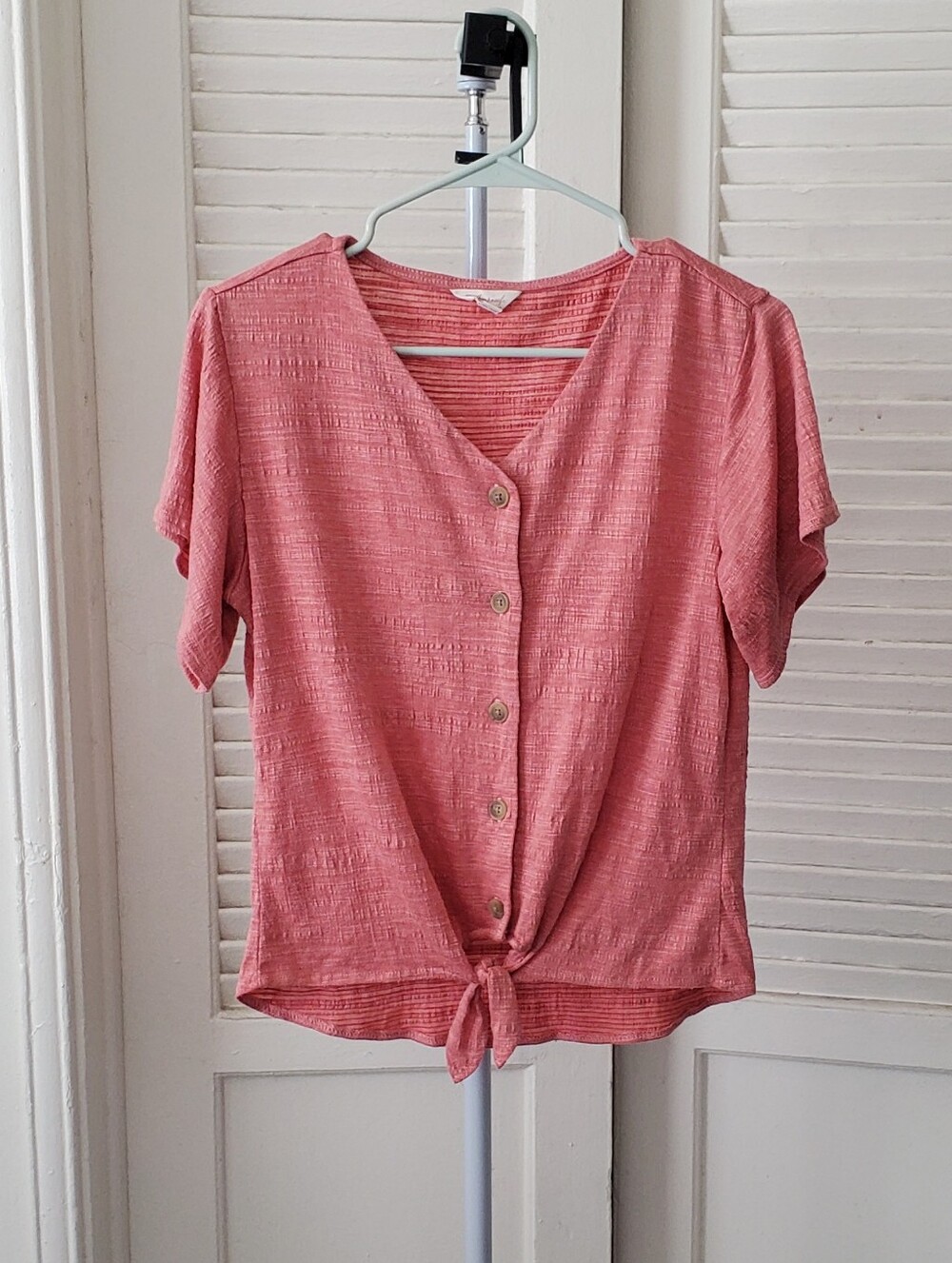 Weatherproof Vintage Pink V Neck Bottom Front Tie Button Blouse Size S